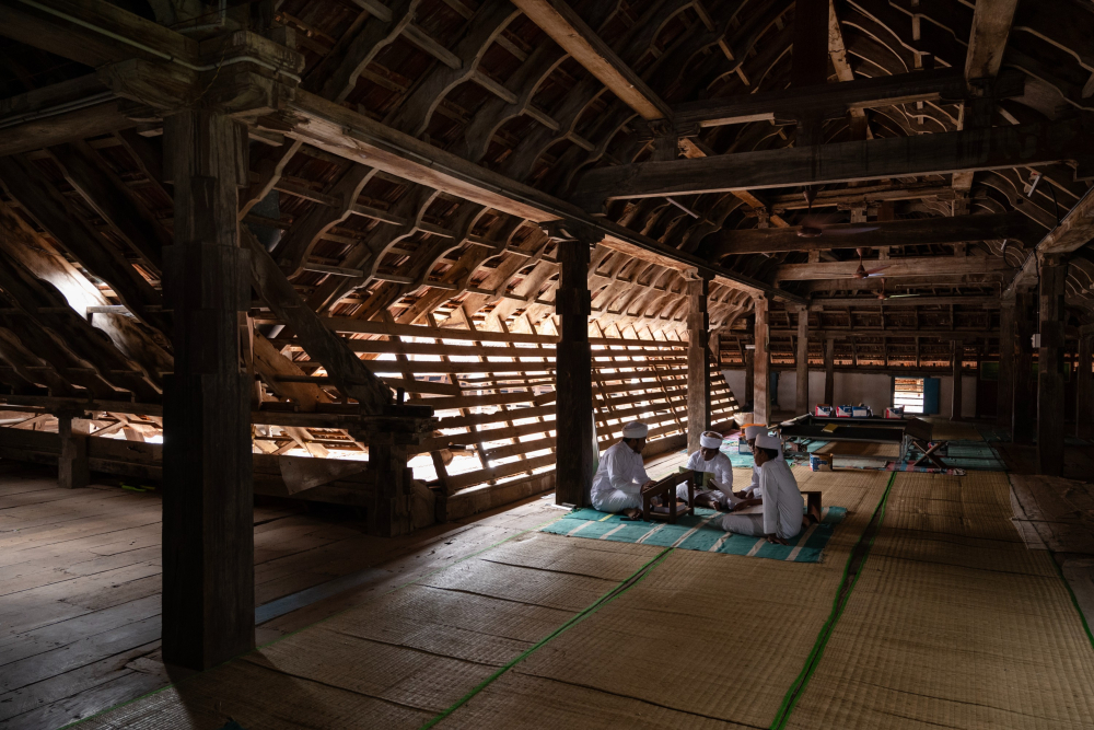 The interior view of Jami Mosque's wooden roof.