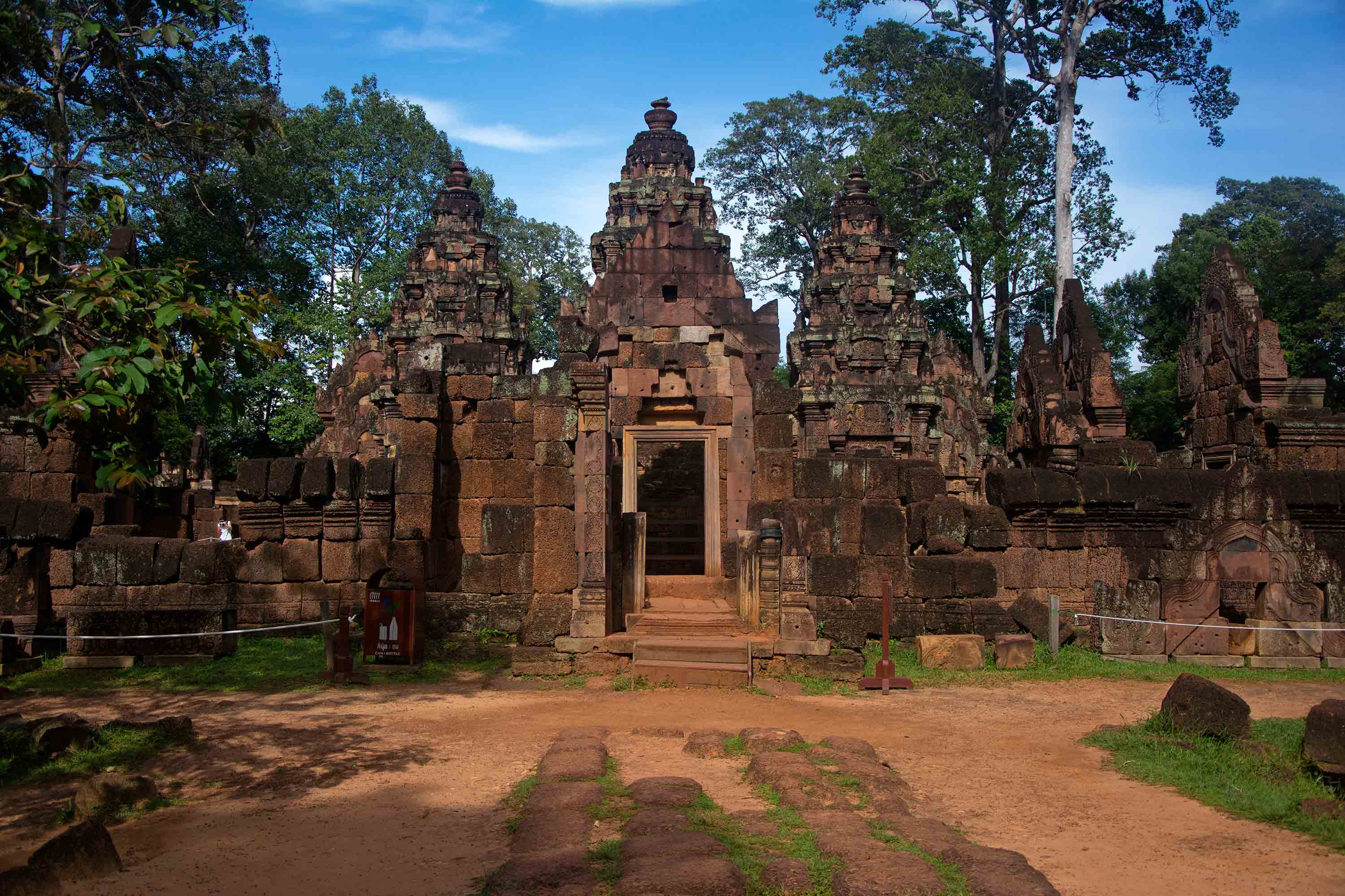 The Jewel of Angkor: Banteay Srei Temple | Sahapedia