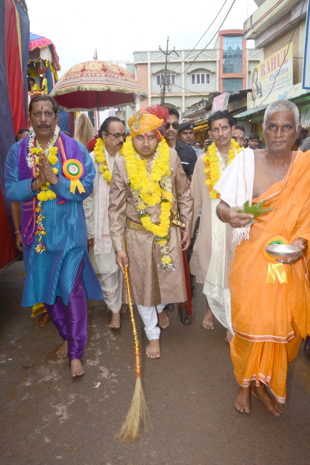 The king inaugurates the rath yatra by brooming the street, making way for the rath